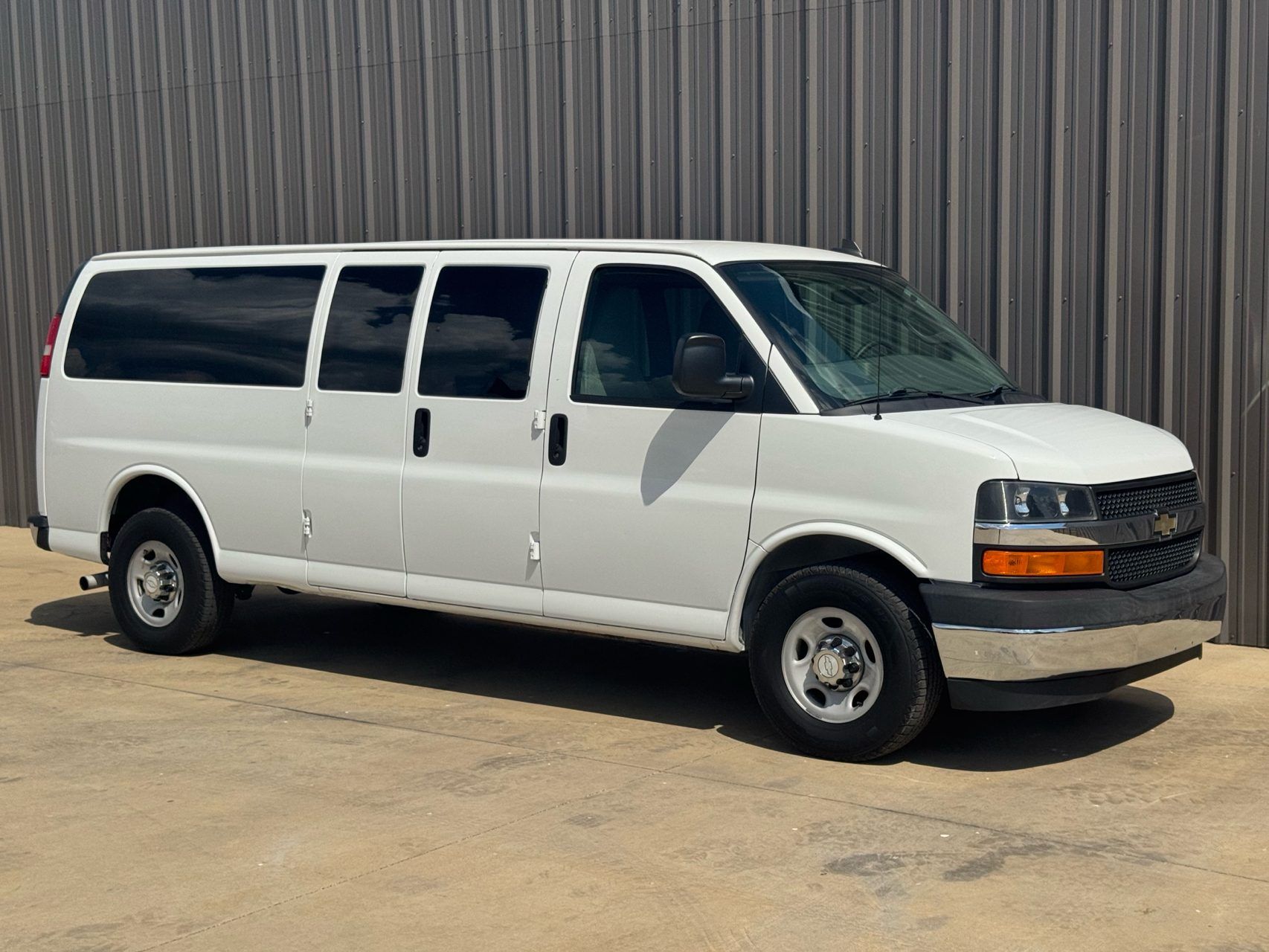 chevrolet express passenger 2017 1GAZGPFG7H1341314 image chevrolet express passenger 2017 1GAZGPFG7H1341314 image